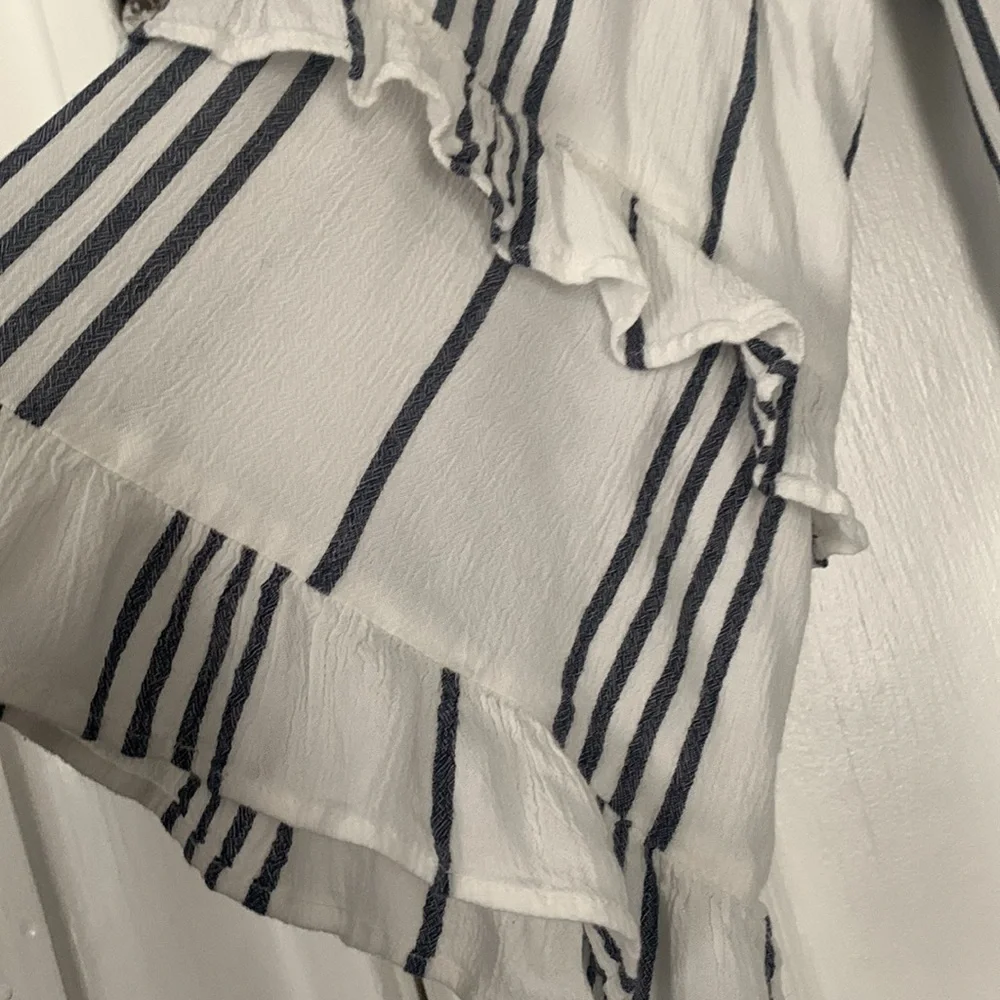 American Eagle XS Striped Ruffle Romper EUC Navy & White - Picture 5 of 15